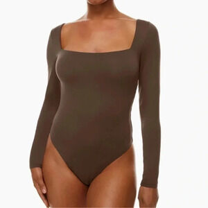 Aritzia Babaton Contour Squareneck Longsleeve Bodysuit in Coffee Bean Brown